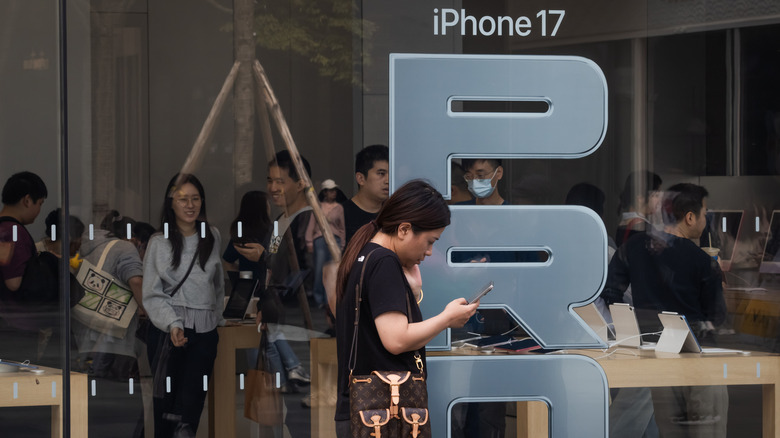 iPhone 17 Pro advertising at an Apple Store