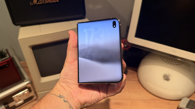 iPhone Duo unfolding animation