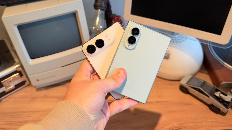 iPhone Duo and Samsung Galaxy Fold 8 being held in one hand