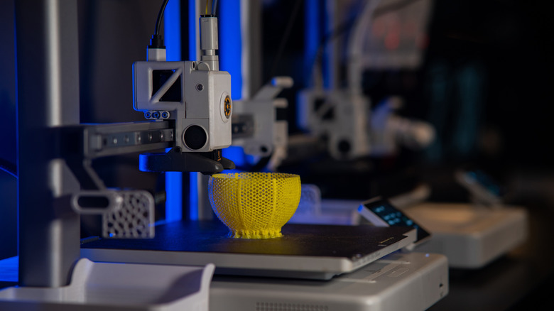 A 3D printer producing a mesh holder