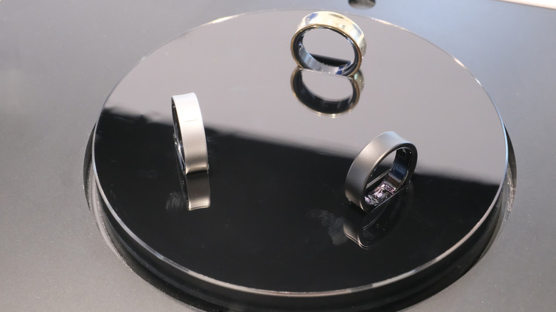 The Samsung Galaxy Ring shown on a circular display.
