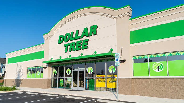 A Dollar Tree store front