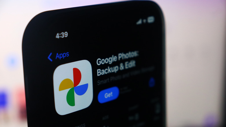 Google Photos app download screen on phone