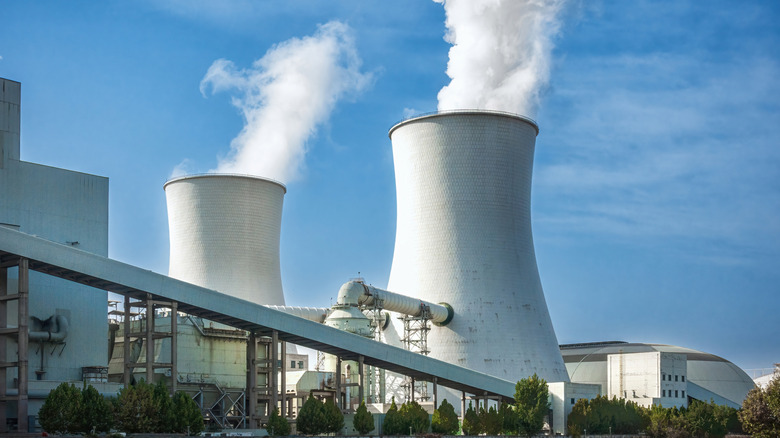Nuclear power plant cooling towers