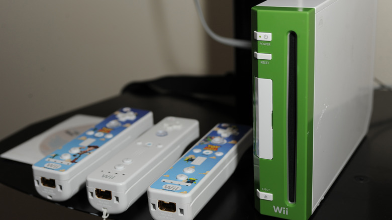 A Nintendo Wii console next to a set of Nintendo Wiimote controllers