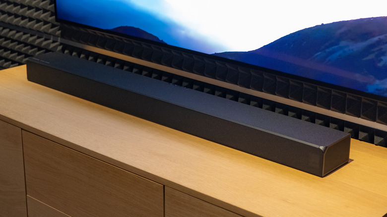 Audio soundbar under a TV.