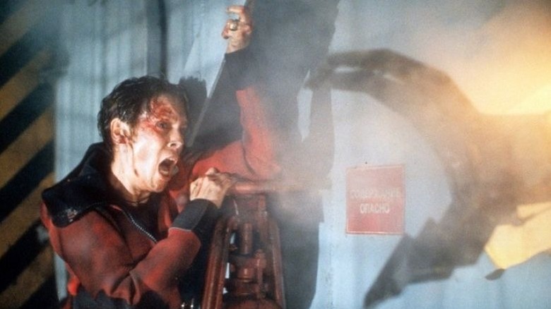 Jamie Lee Curtis screaming in the movie 'Virus'