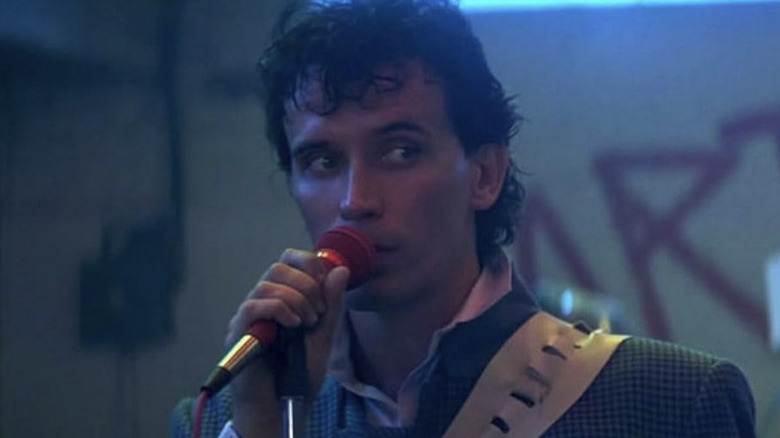 Peter Weller's titular hero singing in 
