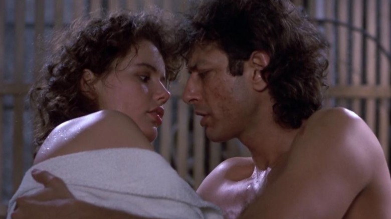 Veronica "Ronnie" Quaife (Geena Davis) and Seth Brundle (Jeff Goldblum) hugging in The Fly