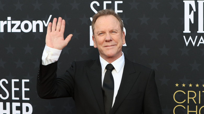 Actor Kiefer Sutherland waving to the camera on the red carpet