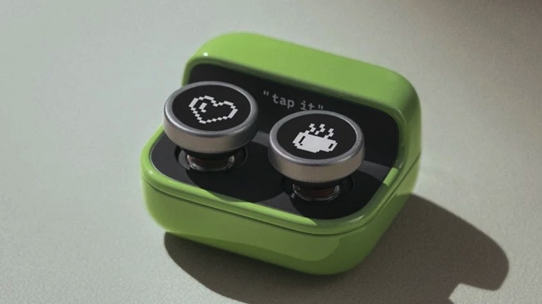 The Boox Tappy page-turning remote.