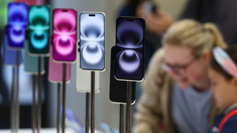 iPhone 16 units on display.