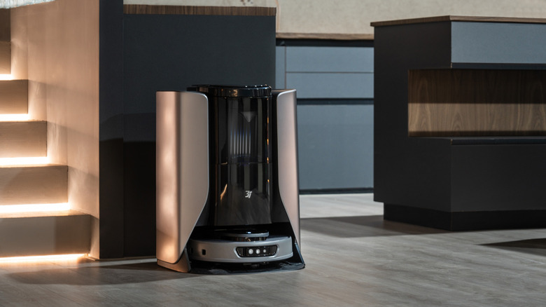 The 3i S10 Ultra in its dock.