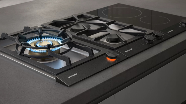 Black range with one burner on