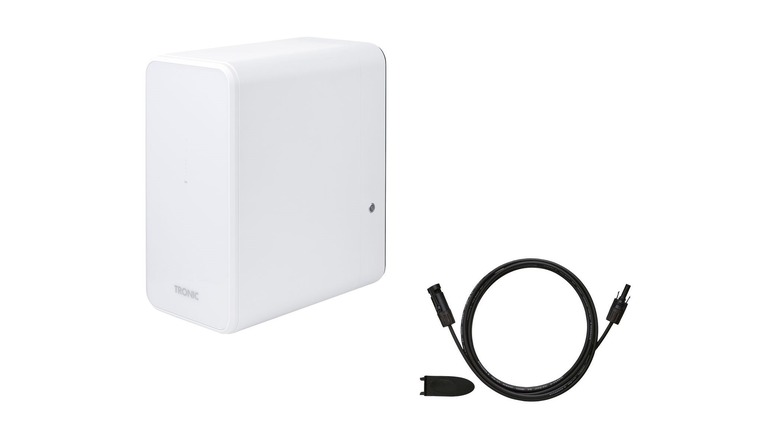 Lidl Solarstromspeicher solar battery from Tronic with cable.