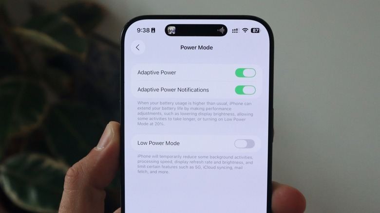 iOS 26's new Adaptive Power Mode