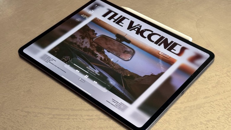M4 iPad Pro Lock Screen in iPadOS 26