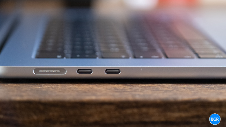 Ports on the M5 MacBook Air