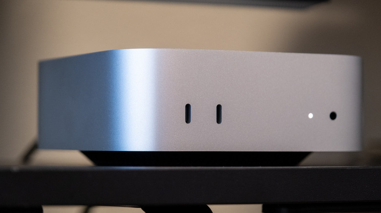 Ports on the front of the M6 Mac mini