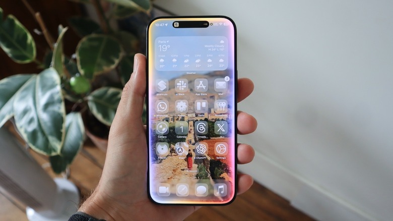 iOS 26's Siri new UI on iPhone screen