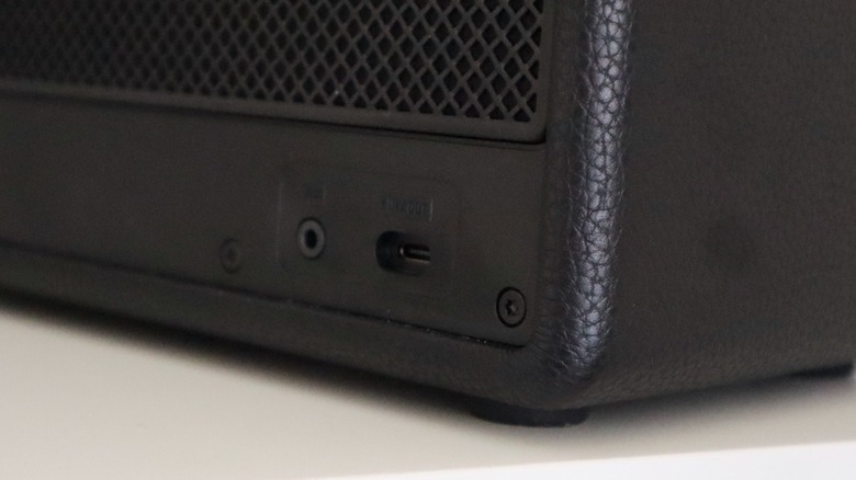 Marshall Kilburn 3 offers Aux and USB-C ports