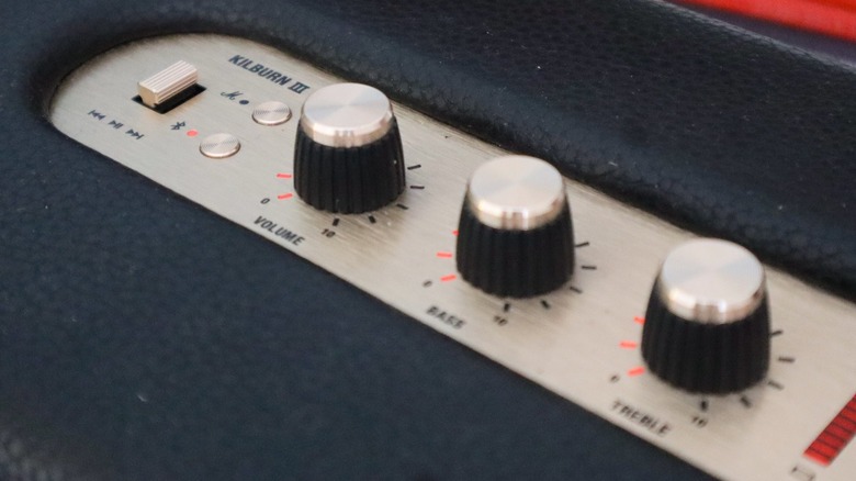 Marshall Kilburn 3 analog buttons in highlight