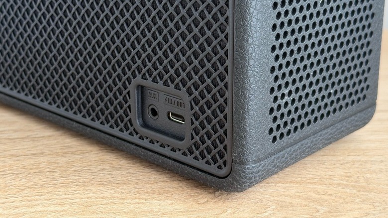 Marshall Middleton 2 has an Aux and USB-C ports