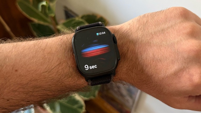 Apple Watch Ultra 2 measuring the blood oxygen levels
