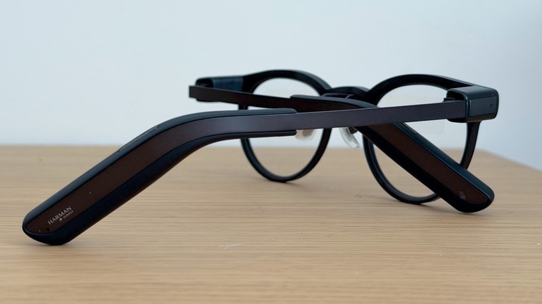 Close-up shot at the MemoMind One glasses