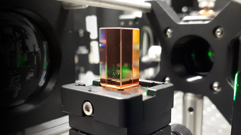 Holographic storage device in a laboratory