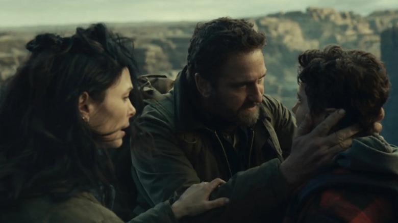 John (Gerard Butler) and Allison (Morena Baccarin) with their son in "Greenland."