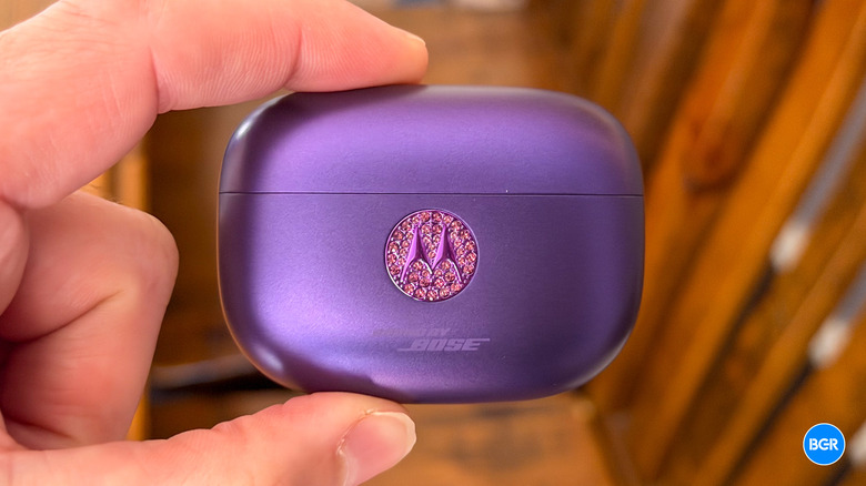 Motorola Moto Buds 2 Plus charging case
