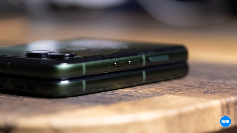 Buttons on the Motorola Razr+ (2026)