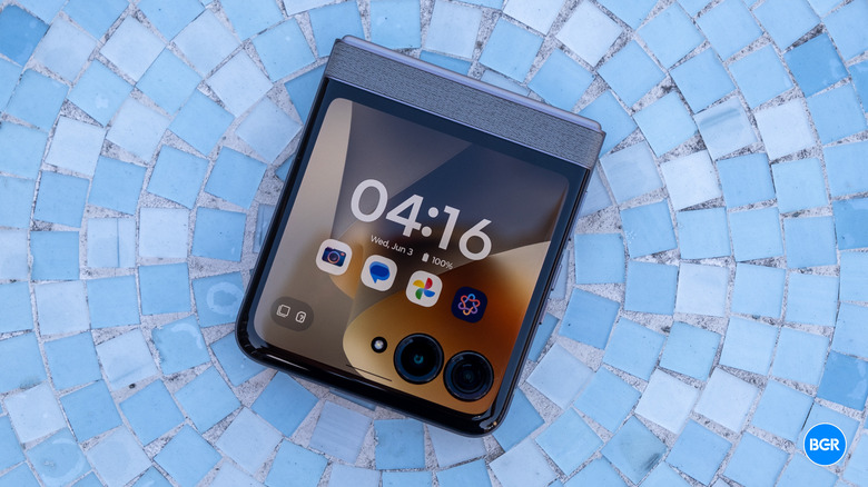Motorola Razr (2026) on a table