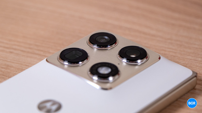 Camera module on the Motorola Razr Fold
