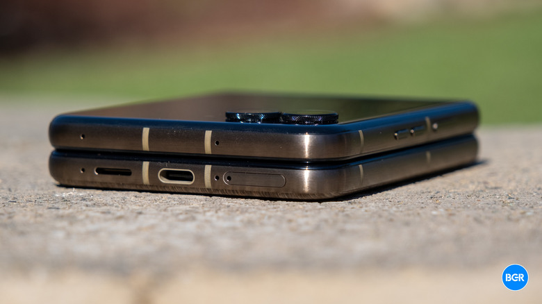 USB-C port on the Motorola Razr Ultra (2026)