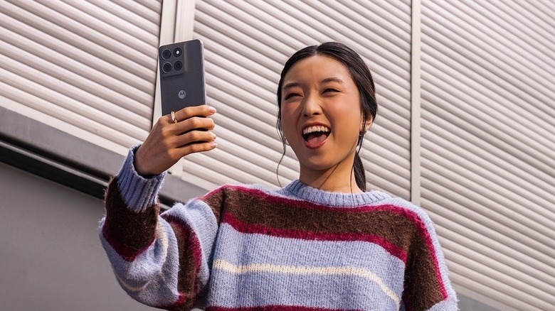 A person taking a selfie using the Motorola Moto G Stylus (2026)