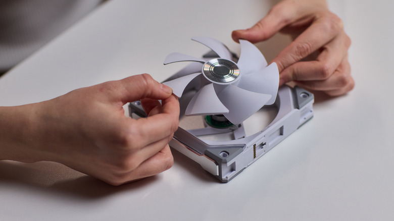 Assembling an external fan attachment