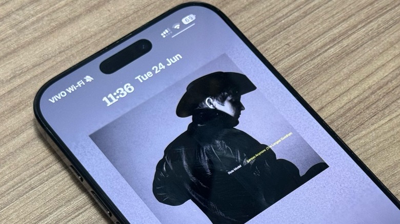 iOS 26 new Apple Music Lock Screen