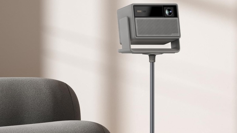 The XGIMI Horizon 20 Max portable projector next to a couch