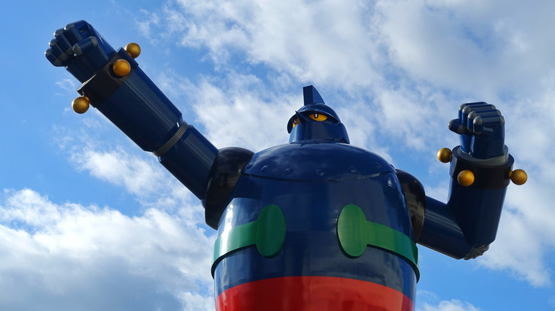 The Tetsujin 28-go statue in Wakamatsu Park, Kobe.