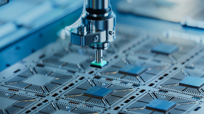 Production of a semiconductor computer chip