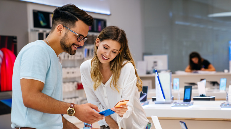 A couple shopping for phones and phone plans
