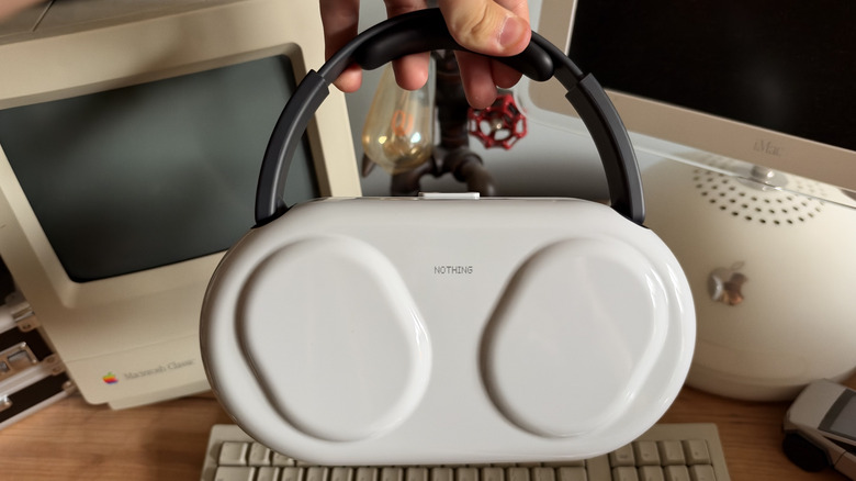 Nothing Headphone (1) Pro in the plastic case