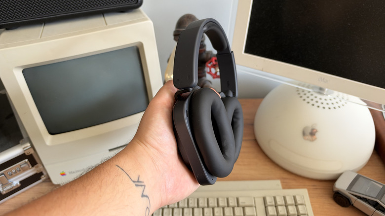 Side view of the Nothing Headphone (1) Pro and ear cushions
