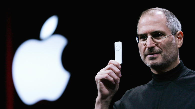Steve Jobs holding an iPod shuffle in his hand in 2005.