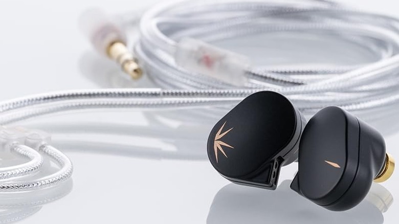 The Moondrop CHU II earbuds and its attachable 0.78mm cable.
