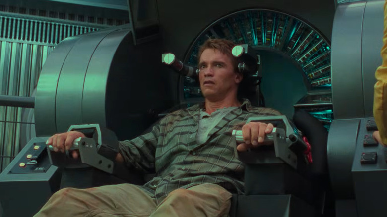 Douglas Quaid (Arnold Schwarzenegger) enters the Recall machine in Total Recall (1990)