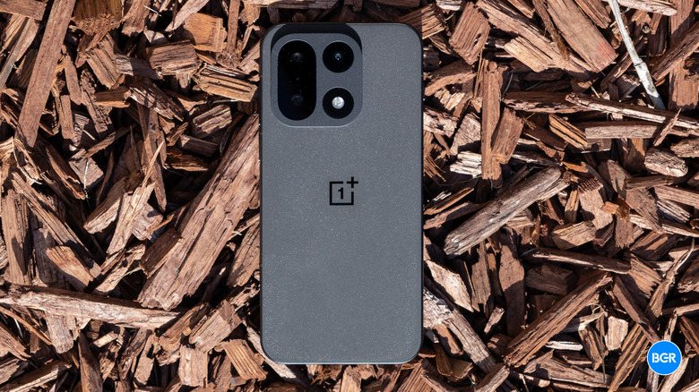 Back of the OnePlus 15