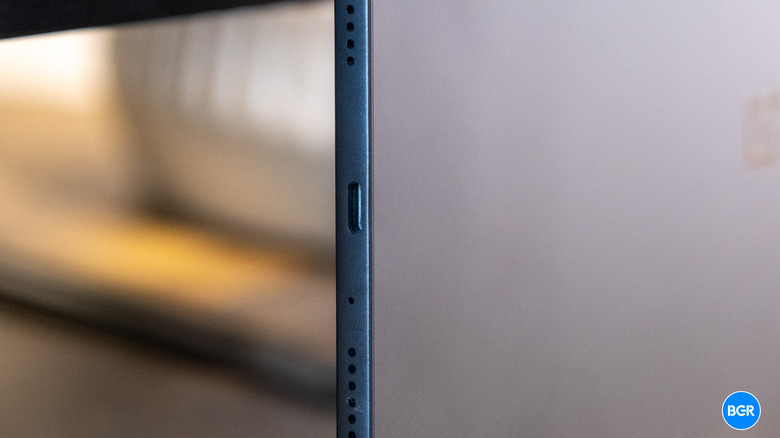 USB-C port on the OnePlus Pad Go 2